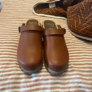 Mia alma size 40 clogs. Like new